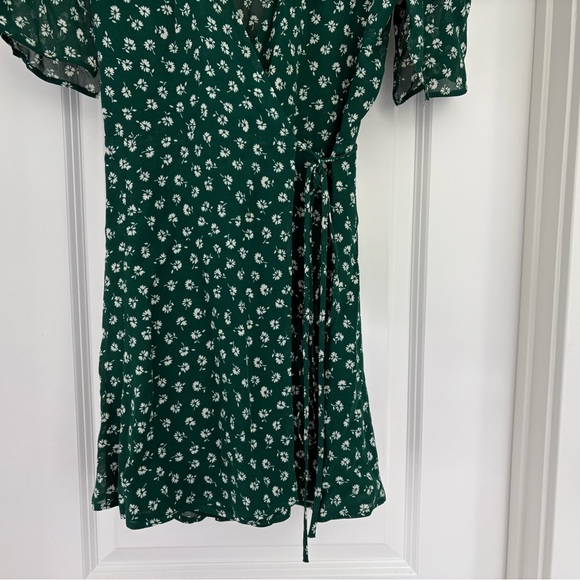 Reformation Lucky Ditsy Floral Wrap Dress Size M - Picture 5 of 13